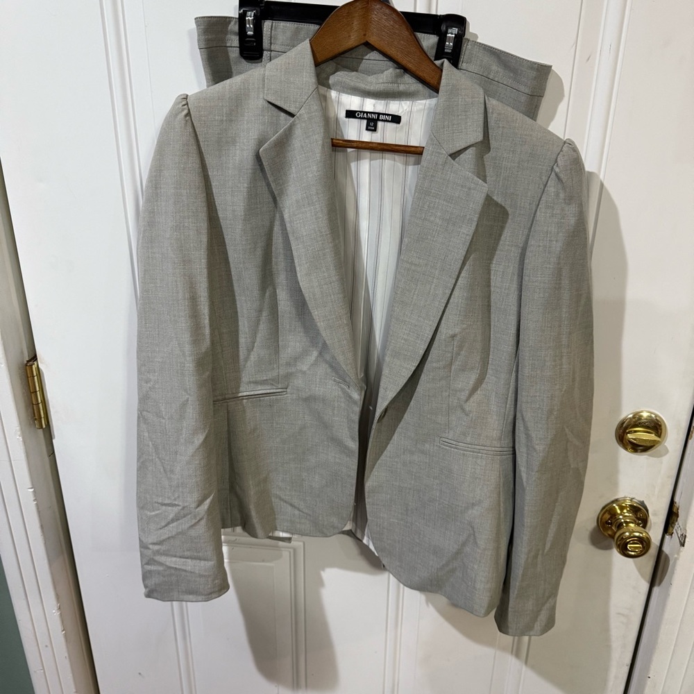 Gianni Bini Elegant Gray Blazer and Skirt